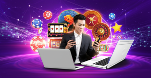 ผู้เล่นคาสิโนออนไลน์ชาวไทยใช้มือถือและคอมพิวเตอร์เล่นเกมคาสิโนที่น่าเชื่อถือในปี 2025 พร้อมสัญลักษณ์ความปลอดภัยและเทคโนโลยีบล็อกเชน